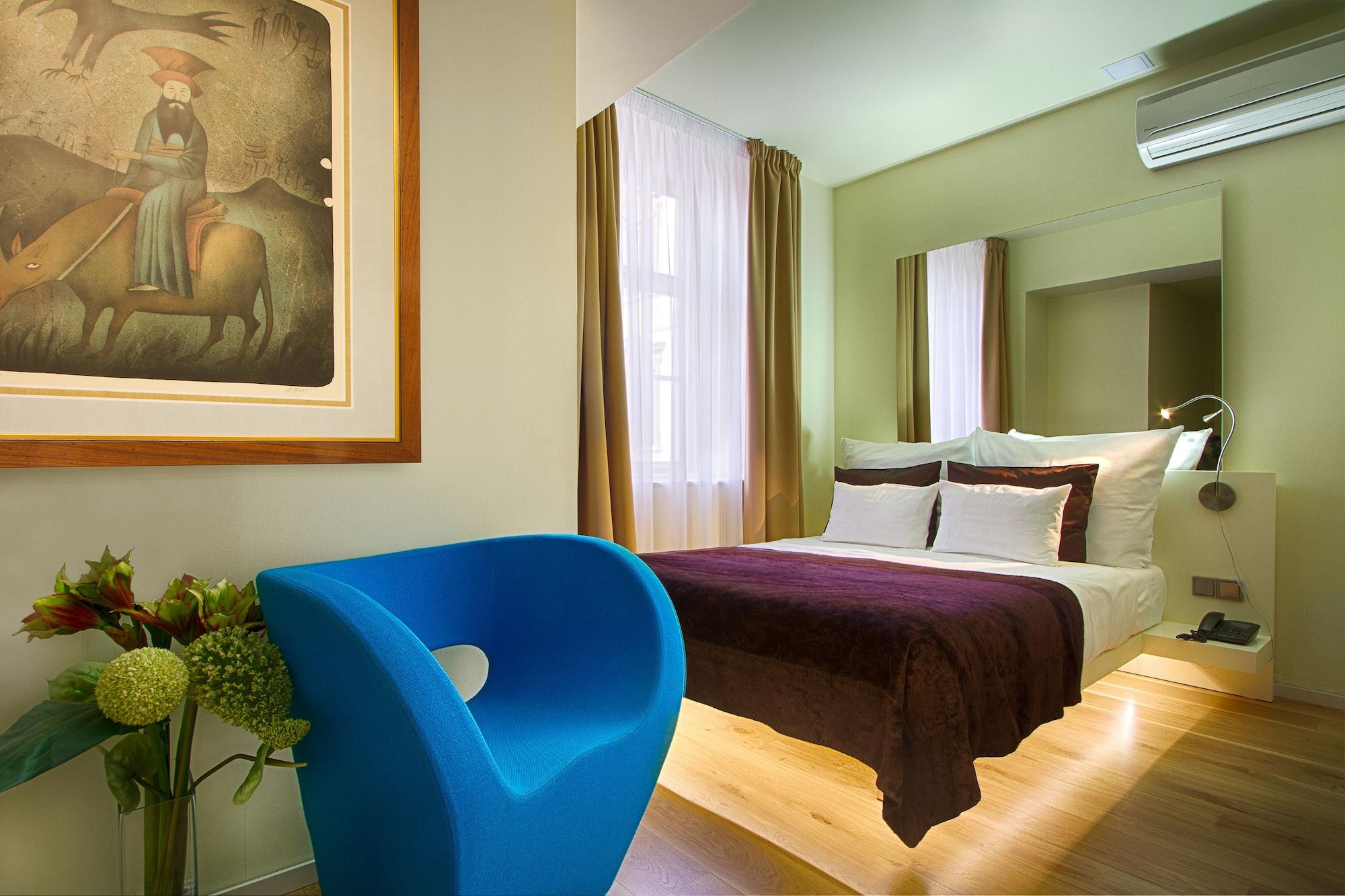 Готель Three Storks 5*