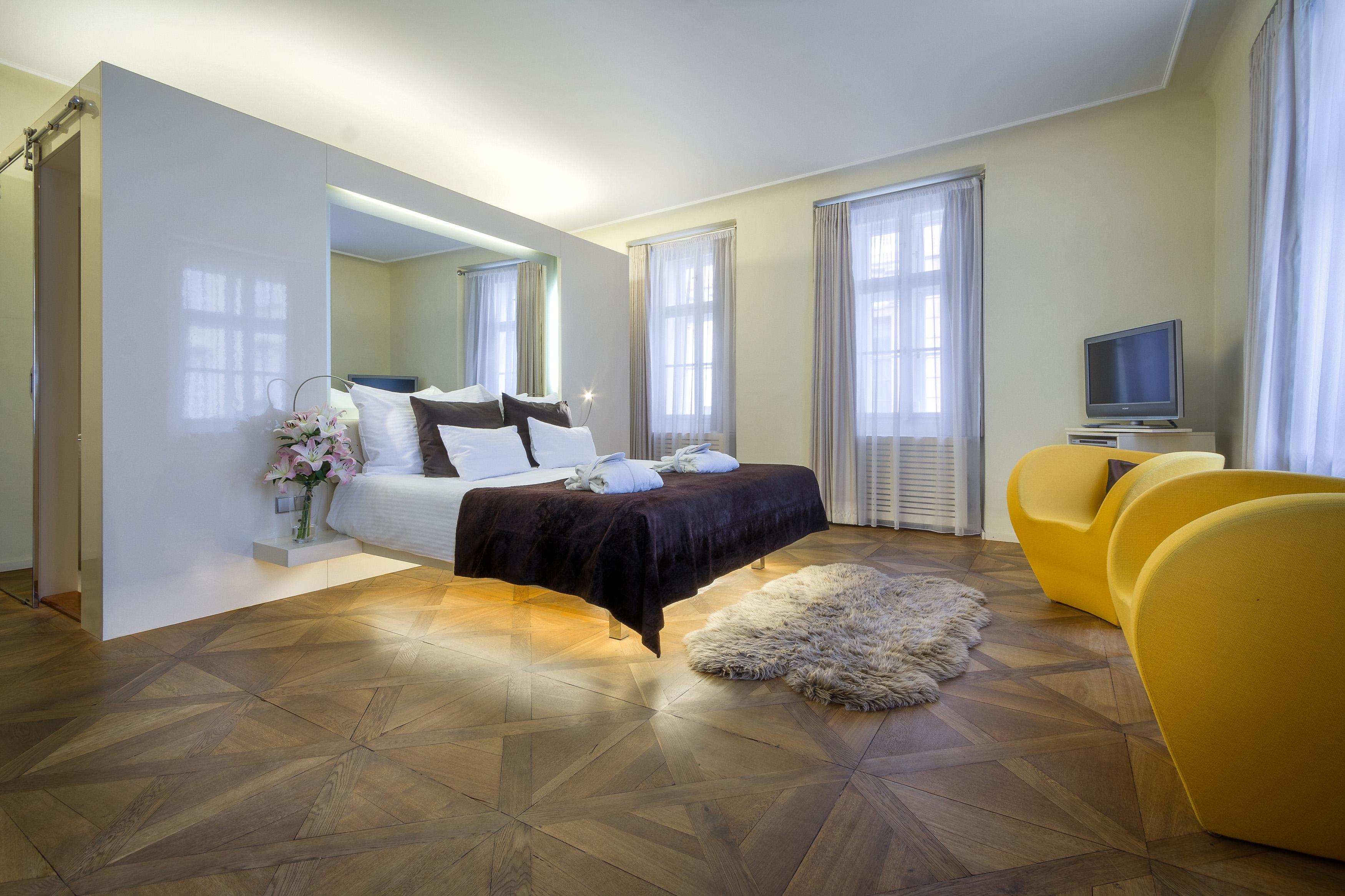 Three Storks Готель 5*