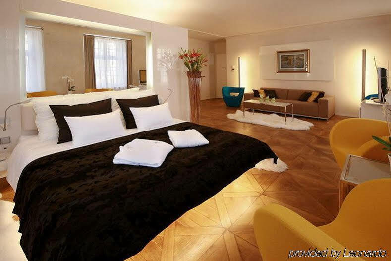 Three Storks Готель 5*